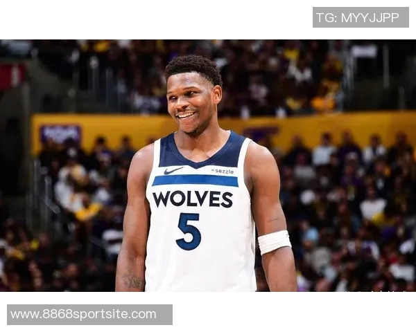 爱德华兹首节状态低迷5投0中仅得5分4篮板3助攻表现令人失望