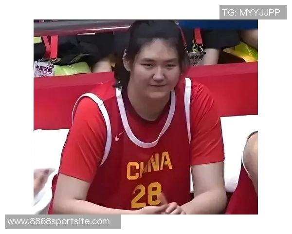 姚明谈篮球场内外的差异：透明竞技与复杂人生的对比分析