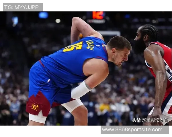 曼奇尼比赛中再施奇招挑衅对手摸臀飞吻引发对方一笑置之